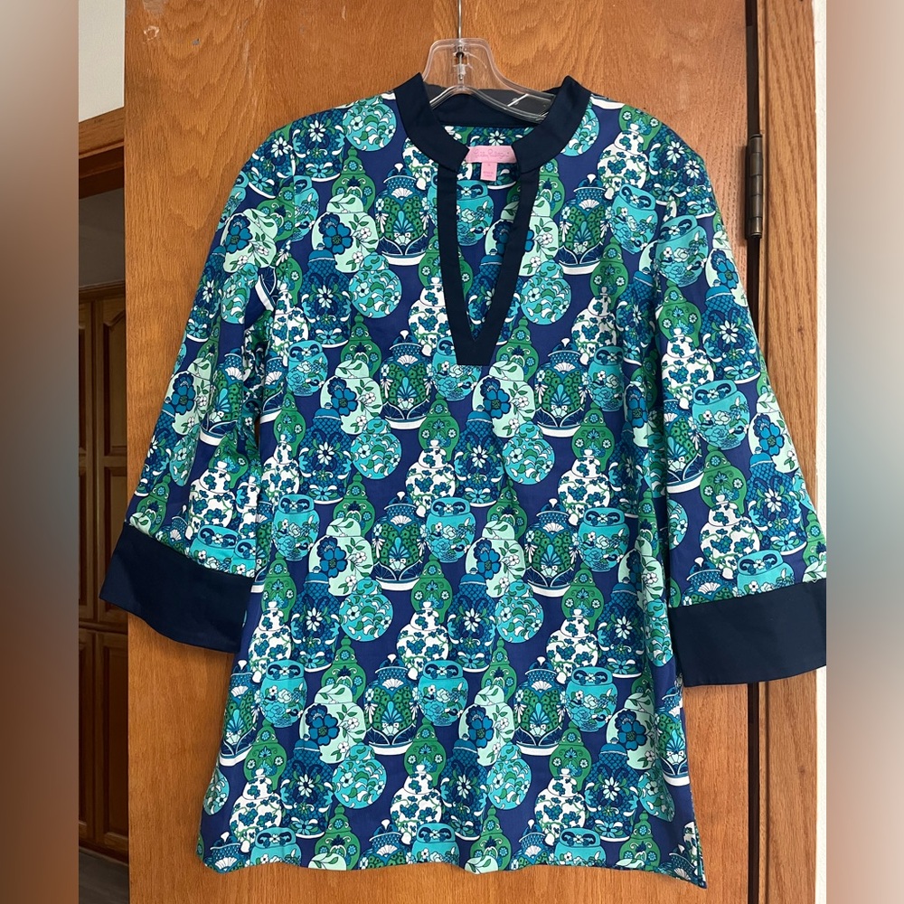 VGUC Lilly Pulitzer blue ginger jars tunic Small